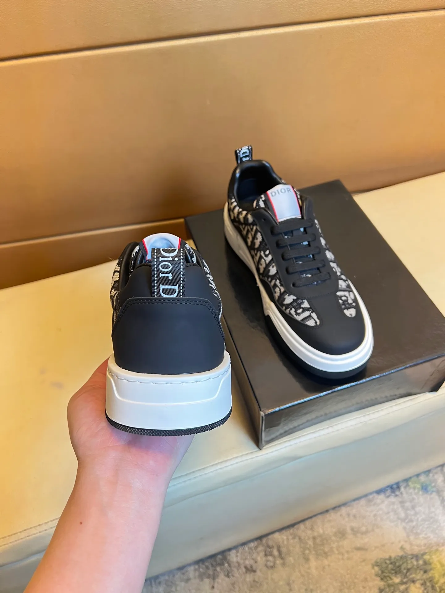 Men's shoes 💰400💰👑👑Dior original quality.~ Unique modern style sneakers. 🏃A must-have casual shoe for trendy men😍😍 Original brand imported from Italy, imported original leather, sheep lining (refuses to discolor and grind feet) Sole: Original sole provided by the original factory, French lazy style design ⚠️Fit to the feet, original quality, super comfortable original sole. It’s like shooting the real thing 🎬The real thing is better, high-quality sneakers wan men’s shoe size: 38-44